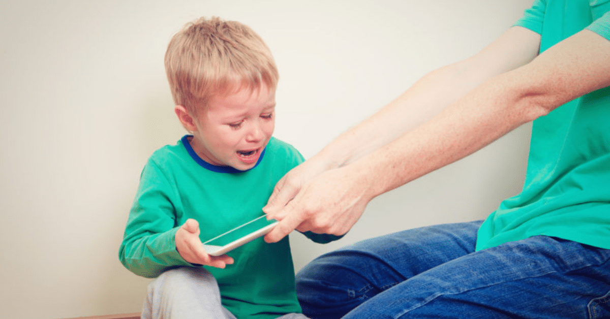 Maleficios do uso do celular e tablet para as criancas
