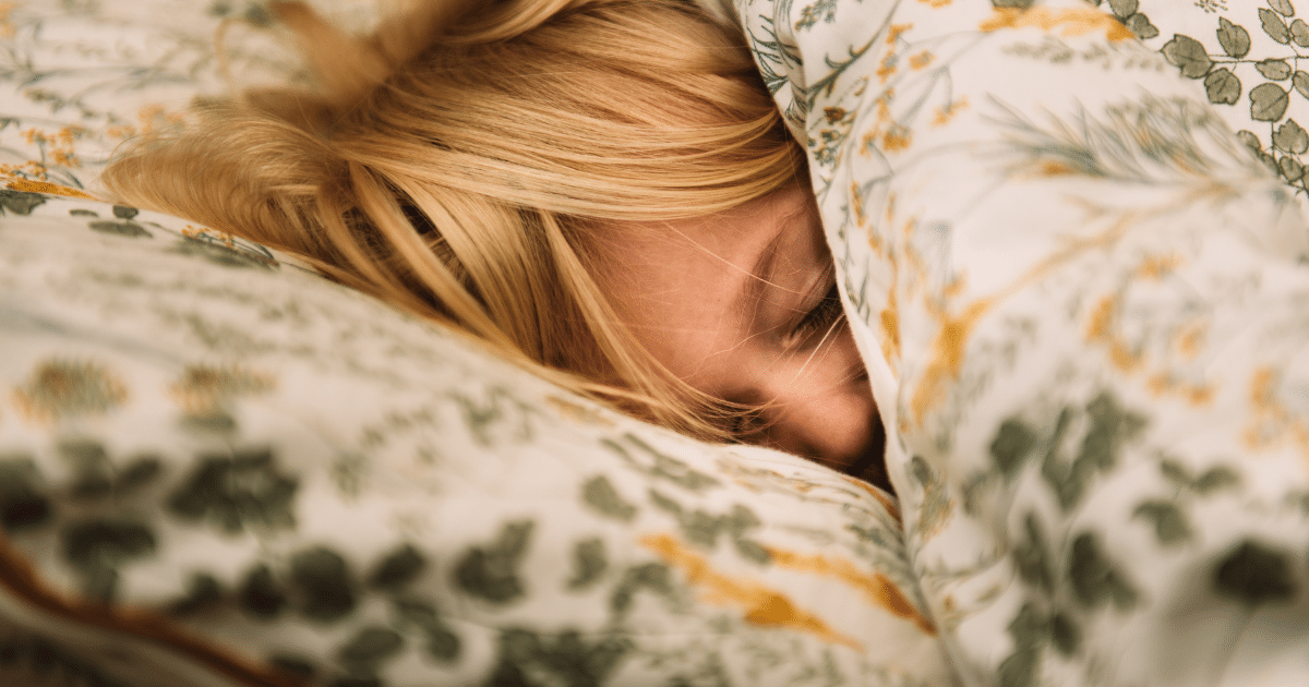 cobertores pesados ajudam criancas hiperativas a dormir melhor