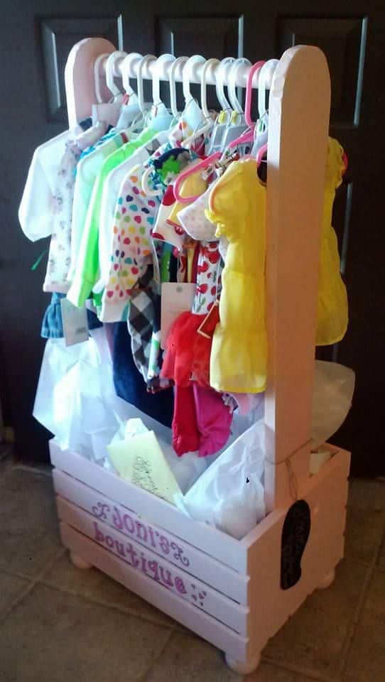 decoracao de quarto de bebe com caixotes de feira