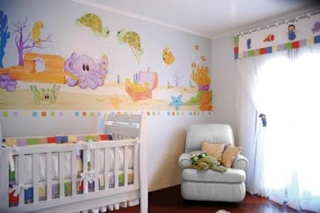 decoração de quarto de bebe com papel de parede