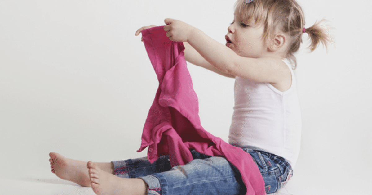 ensinar a crianca a se vestir sozinha