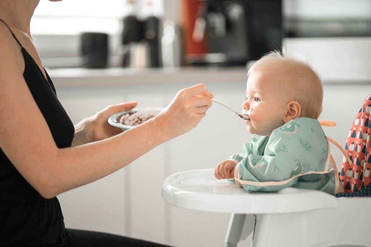 sinais de que o bebe esta pronto para a introducao alimentar
